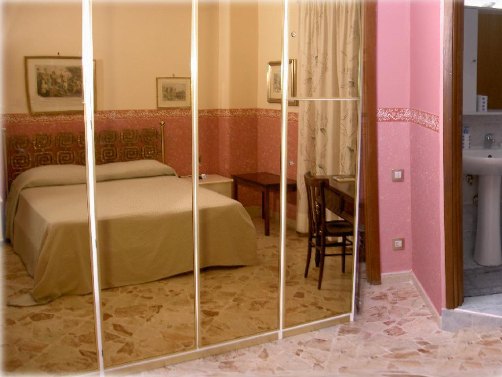 Casa Tina Maugeri Bed and Breakfast Κατάνια Δωμάτιο φωτογραφία